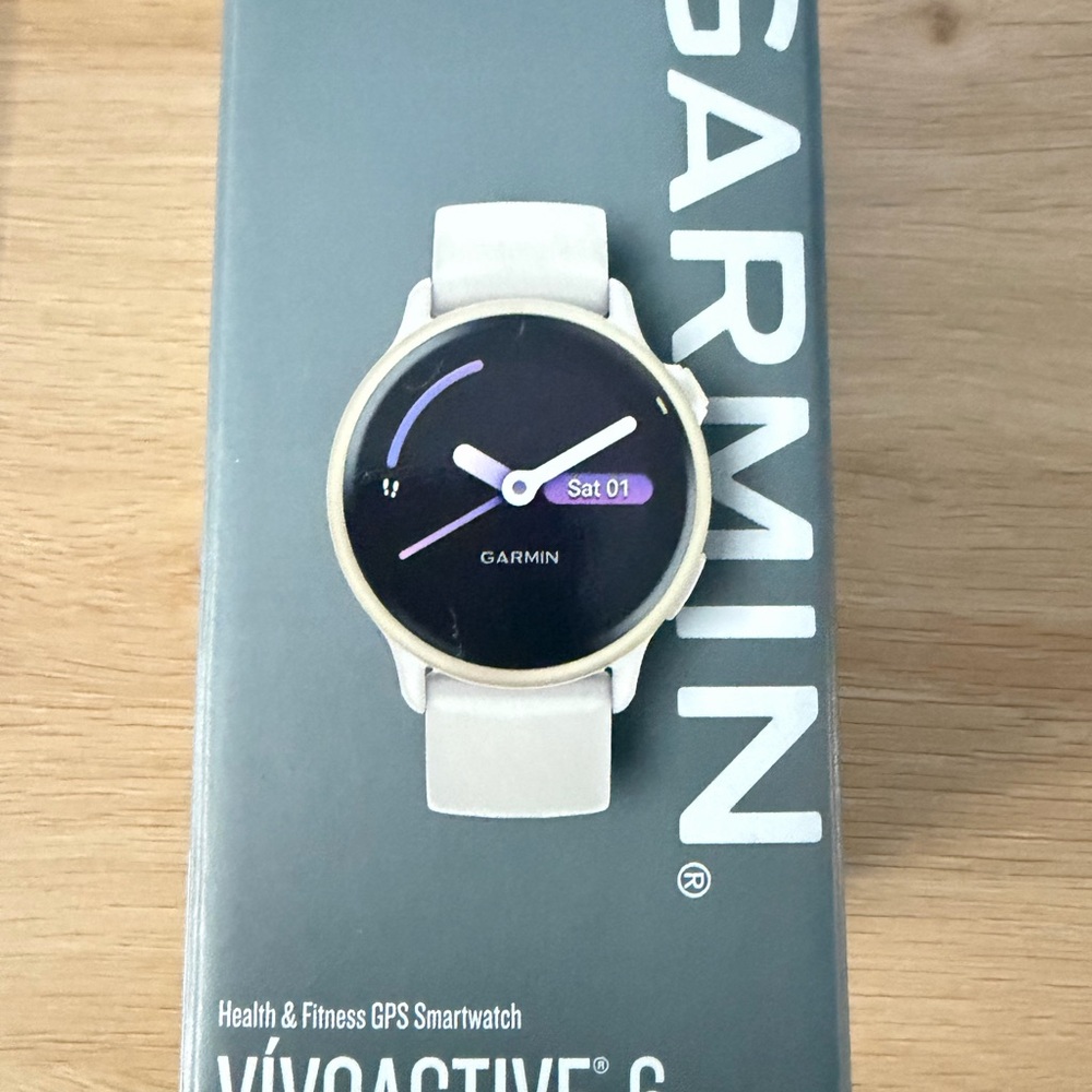 Garmin Vivoactive 6 Gold and White Smartwatch